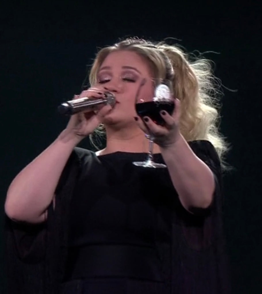 Kelly Clarkson Loves Her "Fancy" Crystal Imagery Glass!