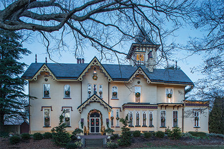 Crystal Imagery Makes Glassware for the Historic Lesley Manor