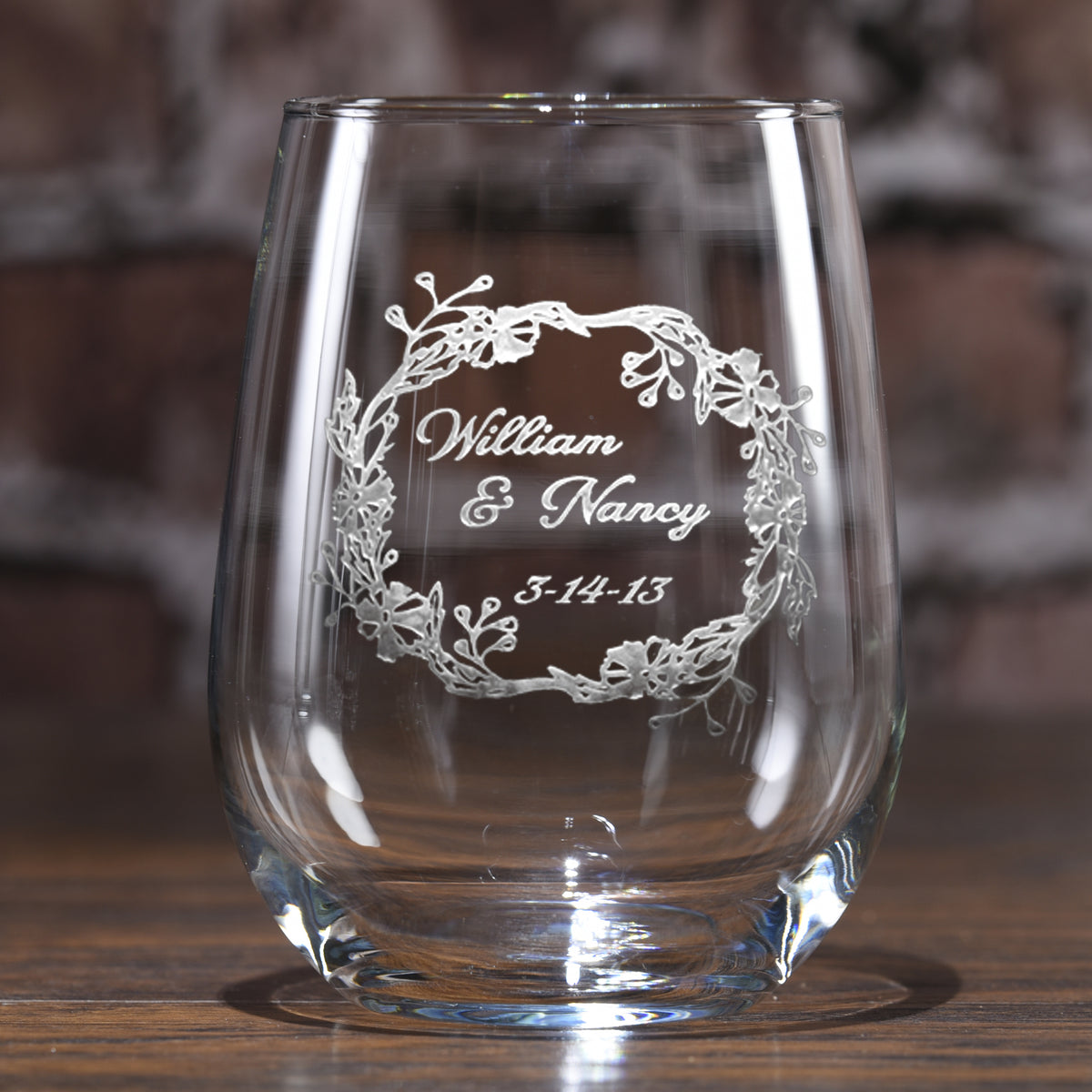 Engraved Wedding Wreath Stemless Wine Glass